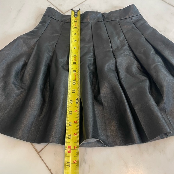 Sunday Best, women’s size 2 black pleated vegan leather mini skirt very soft EUC - Picture 5 of 7